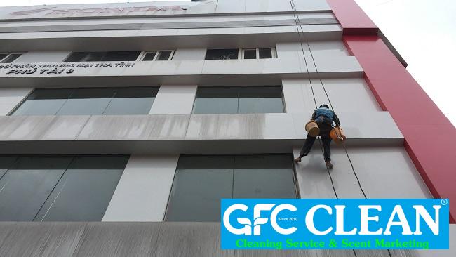 Bảng giá dịch vụ lau kính tòa nhà - 4