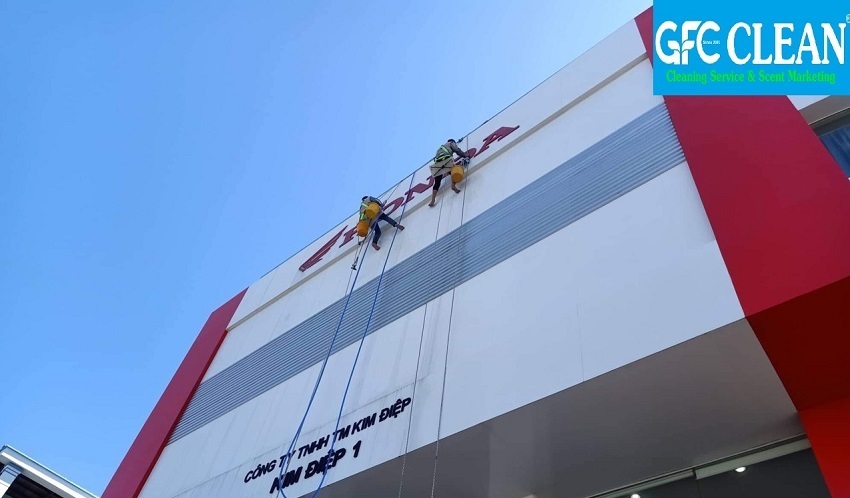 Báo giá dịch vụ lau kính tại Hà Nội